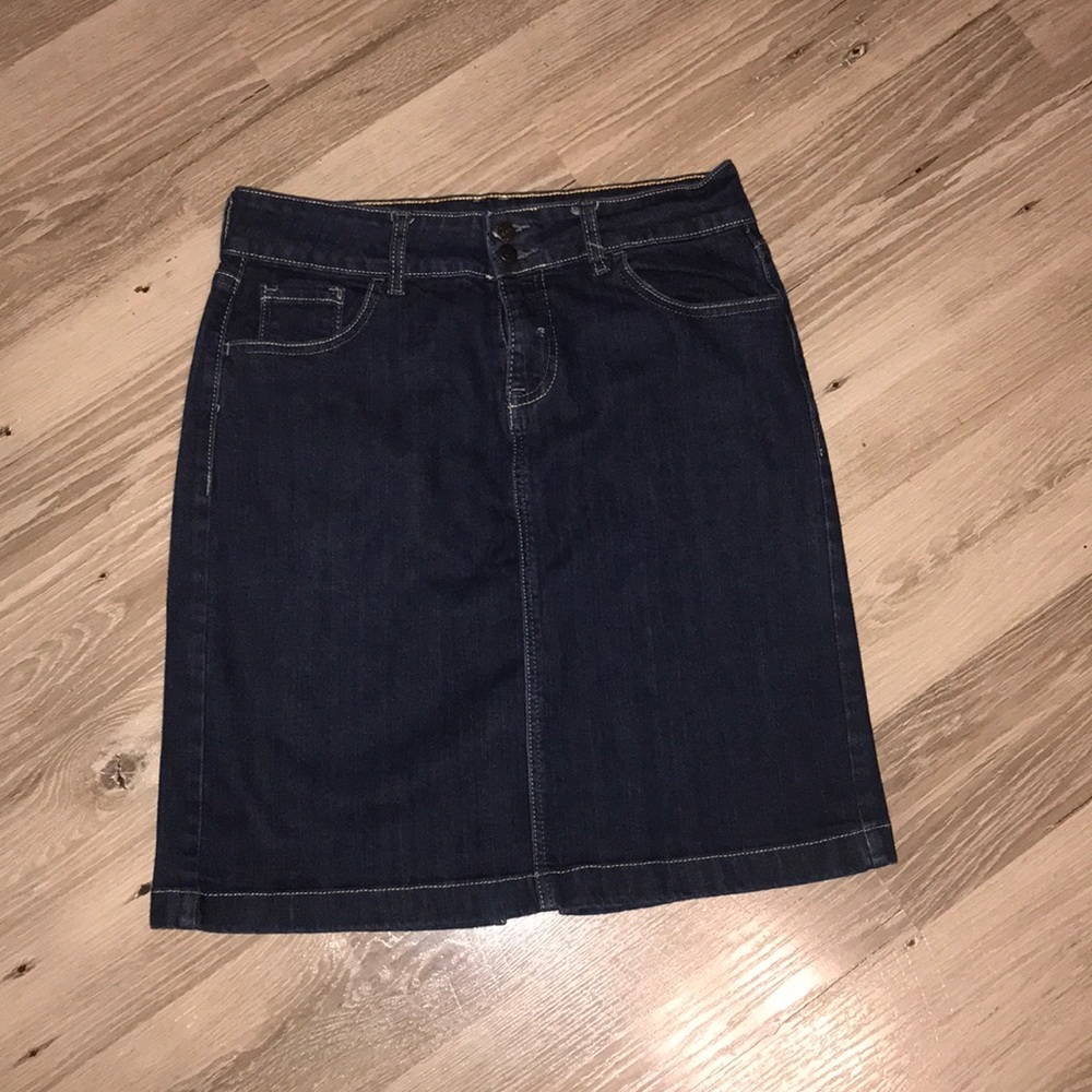 Dark wash old navy jean skirt 8